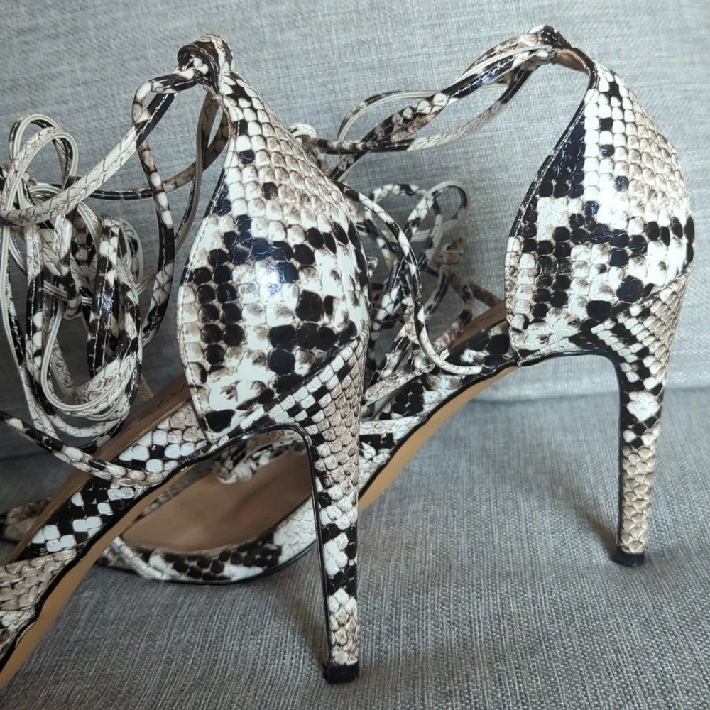 Wet Kiss Sultry Pointed Toe Snakeskin Print Lace Up Heels Size 40 US 9.5